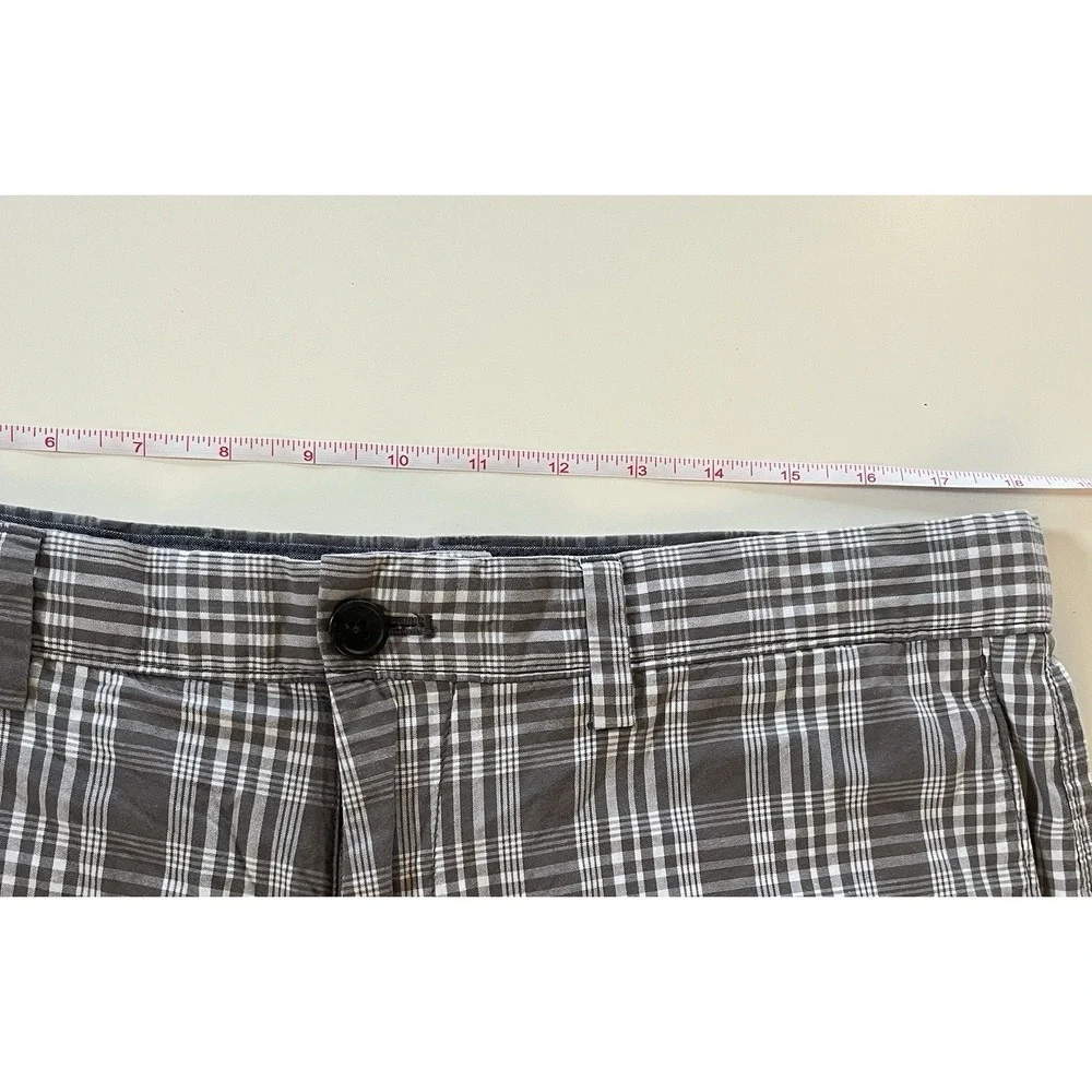Banana Republic Men Size 36 Gray White Plaid Chino Shorts 100%Cotton Lightweight